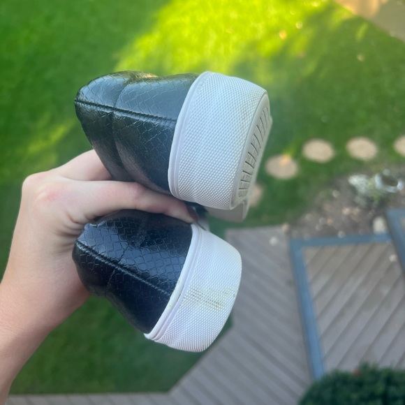 Steve Madden zipper sneaker - Picture 3 of 8